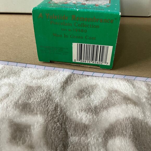 Figurine Yuletide remembrance porcelain collection by Russ vintage - Picture 5 of 5